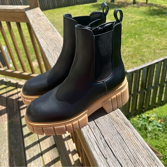 EUC Sugar Womens Black Faux Leather Chelsea Boots‎ Shoes 10M🔥 - Picture 2 of 10